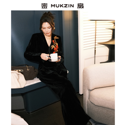 国风新中式收腰刺绣V领丝绒上衣