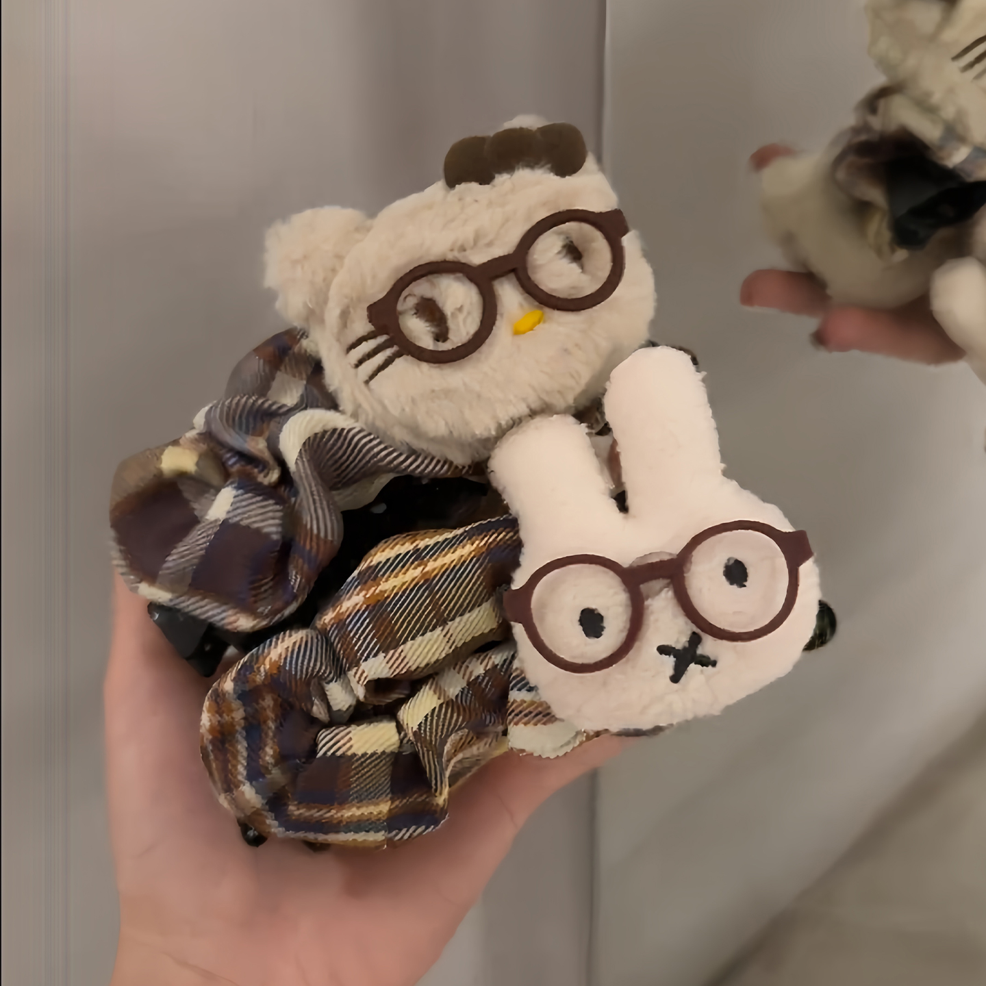 秋冬毛绒可爱卡通小猫香蕉夹马尾竖夹头饰女2025新款后脑勺扭发夹