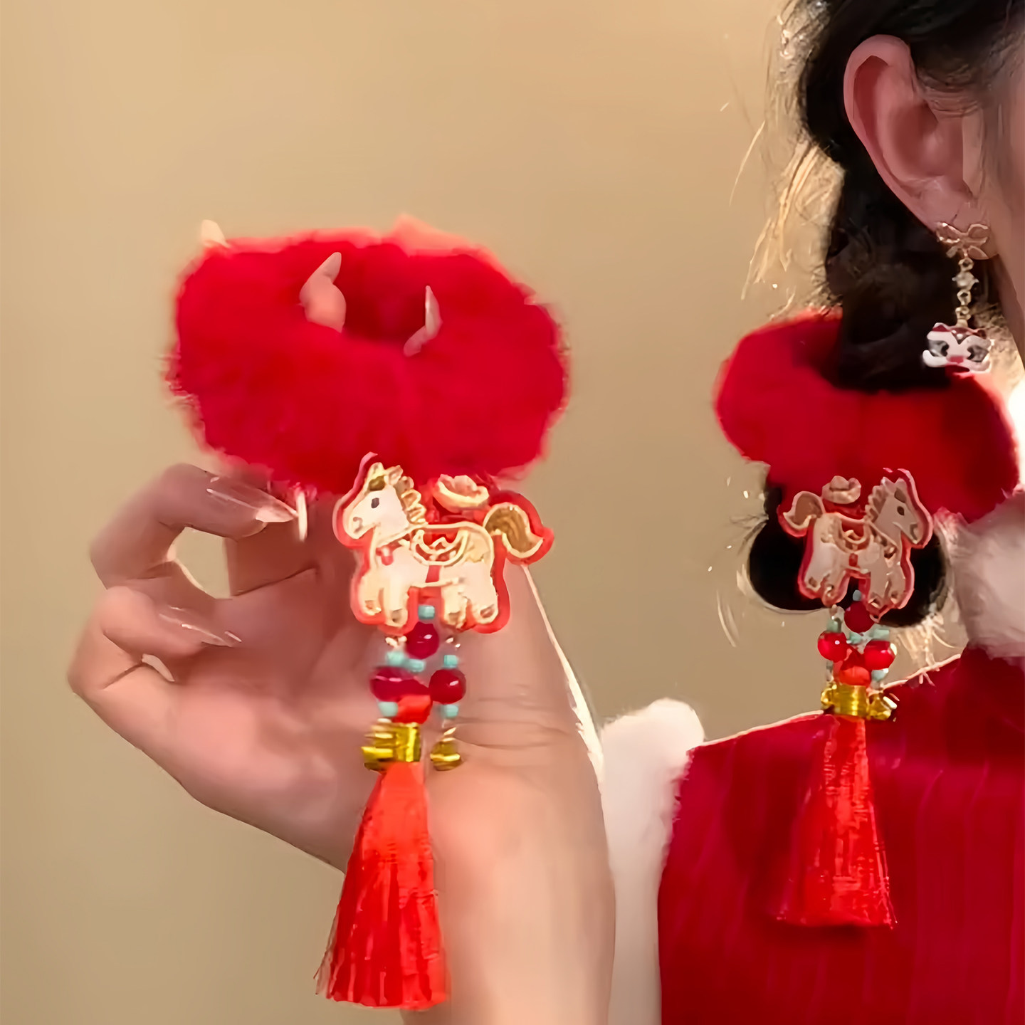 2026新年本命马年红色流苏发圈秋冬毛绒头绳发饰跨年扎头发绳头饰