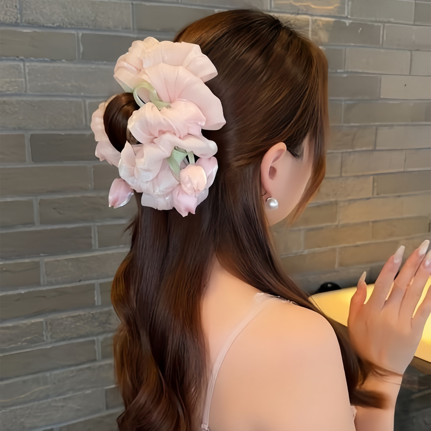 巨好看的粉色郁金香花朵抓夹头饰图片
