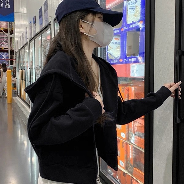 小个子穿搭黑色短款卫衣女外套