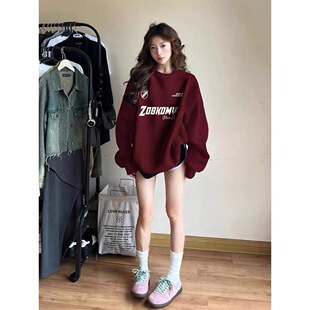 新年衣服 爆款 美式 氛围感酒红色圆领无帽卫衣女宽松2026春秋新款