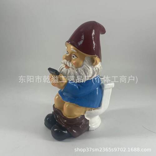 花园精灵矮人上厕所玩手机花园庭