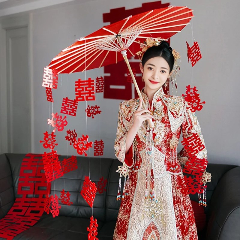 现货速发结婚新娘拍照道具红伞出嫁中式晨袍油纸伞婚礼陪嫁品接亲