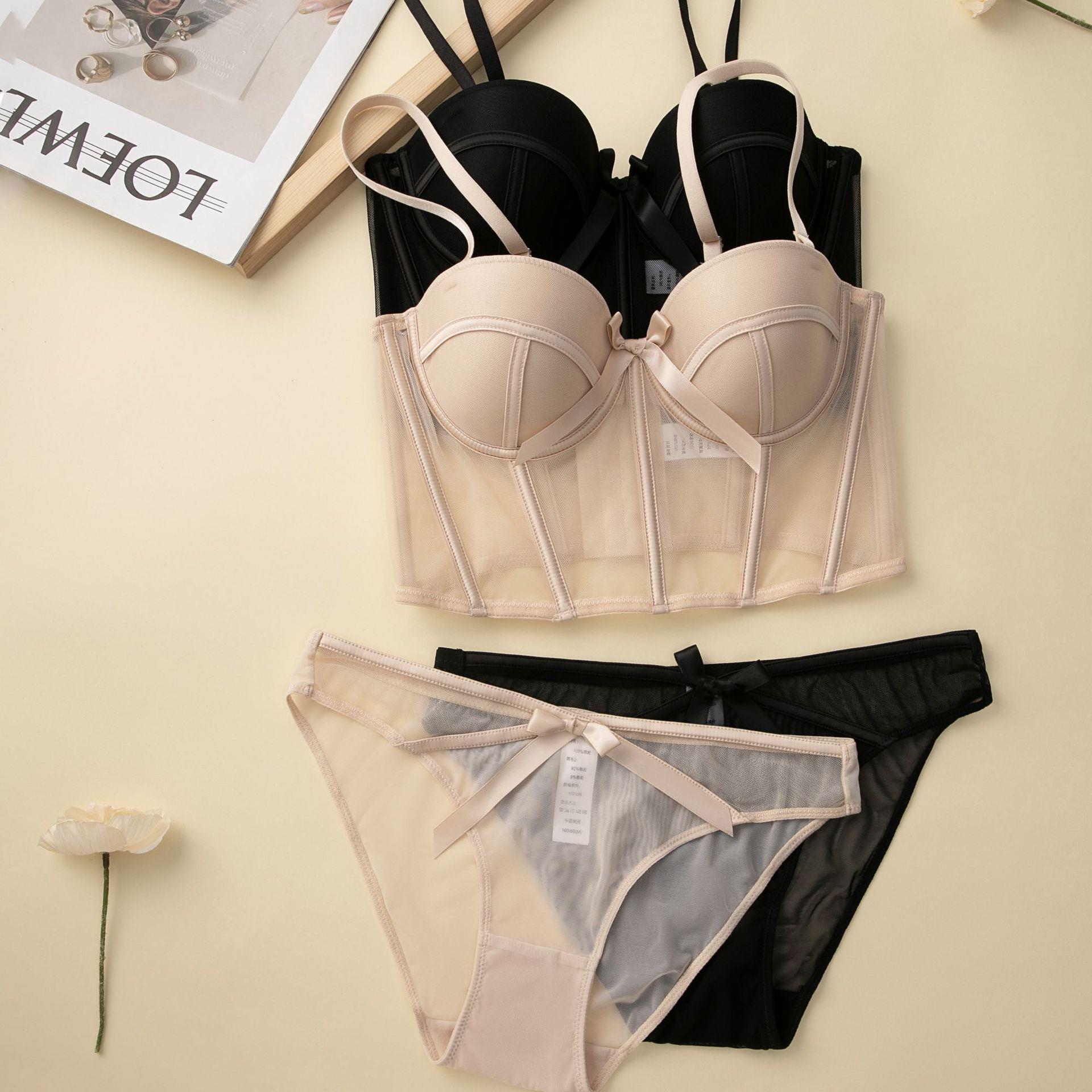 Wear a tube top to reduce breast size and beautiful back
