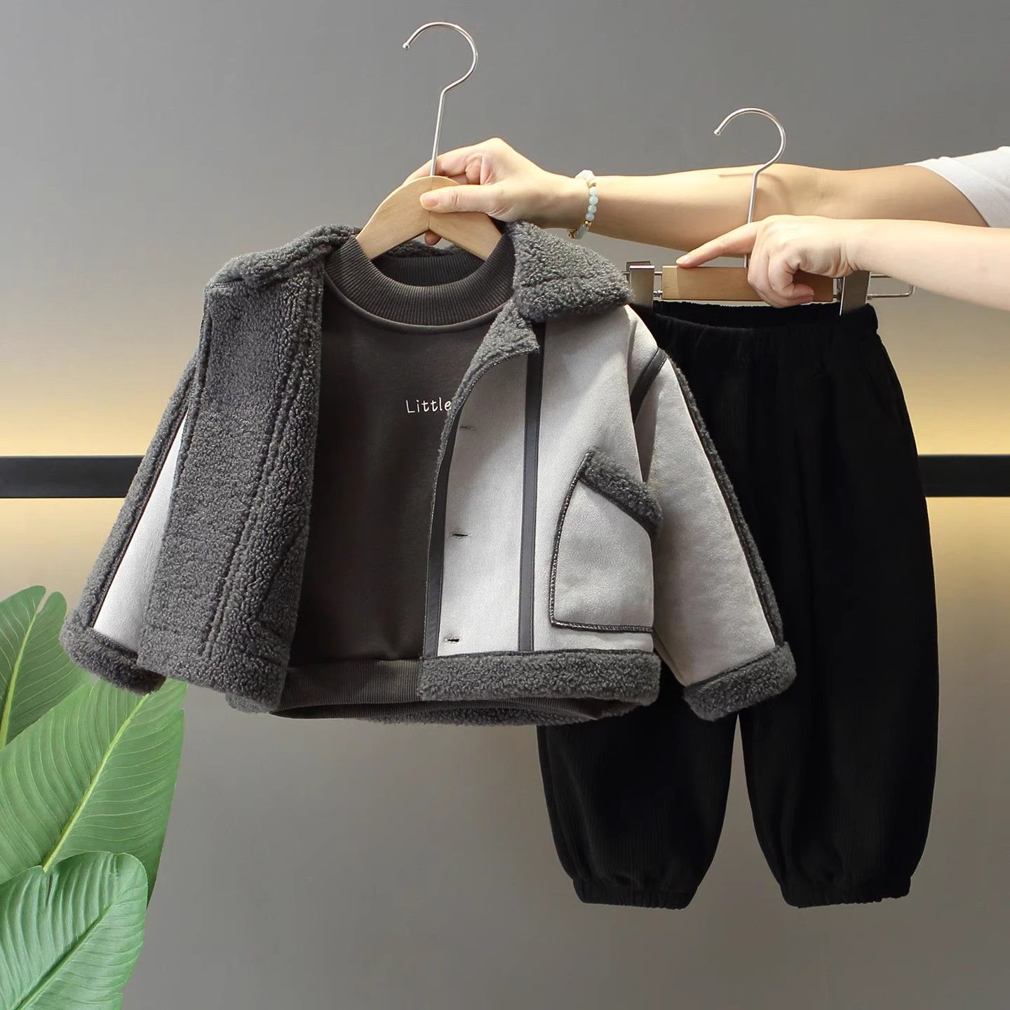 男童冬装套装2025新款皮毛一体外套三件套宝宝韩版冬季痞帅衣服潮