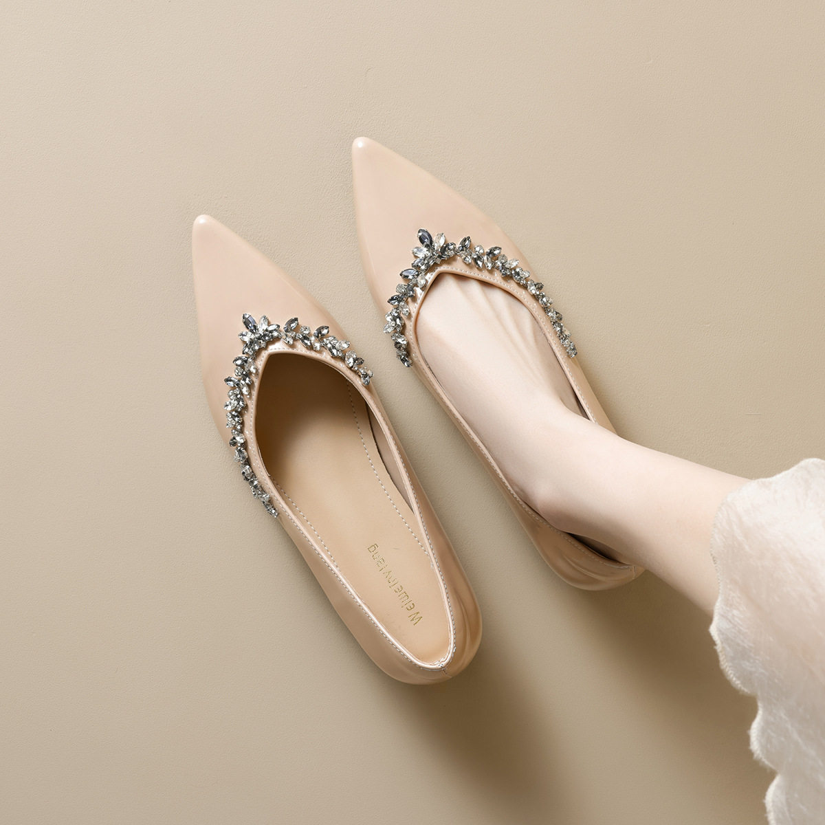 法式温柔尖头单鞋女内增高浅口水钻裸色平底女鞋2026春季新款,女鞋,浅口单鞋,淘宝优惠券,粉丝福利购,淘宝优惠卷