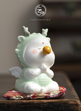 速发创意打饰小飞龙陶瓷宝件可爱龙摆宝生肖家居坐品桌面工艺品送