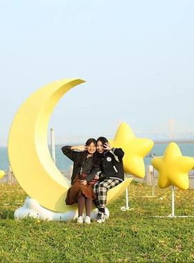 景区户外月亮星星玻璃钢发光云朵秋千大爱心摆件网红拍照打卡雕塑