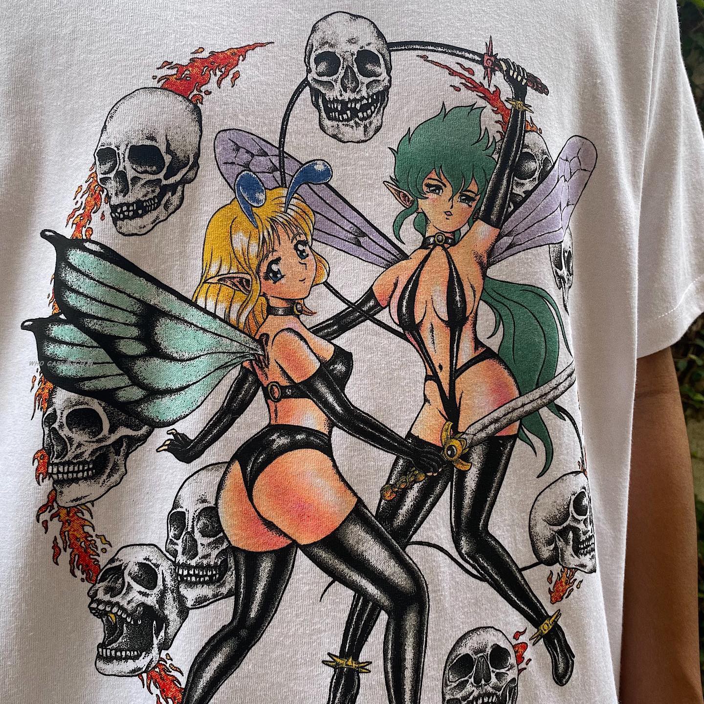 二次元质感涂鸦落肩短袖T恤