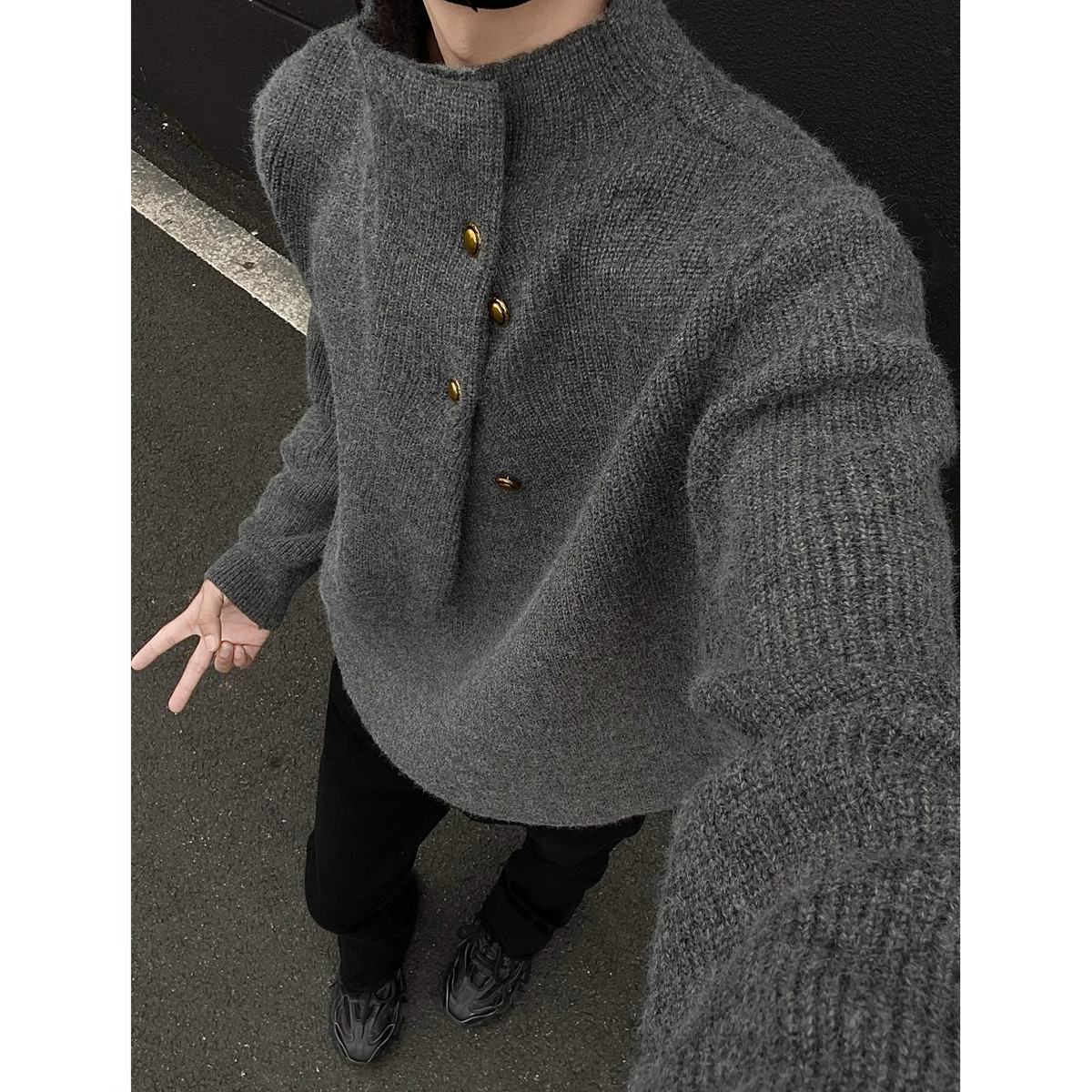 复古韩系不规则纽扣高领毛衣男