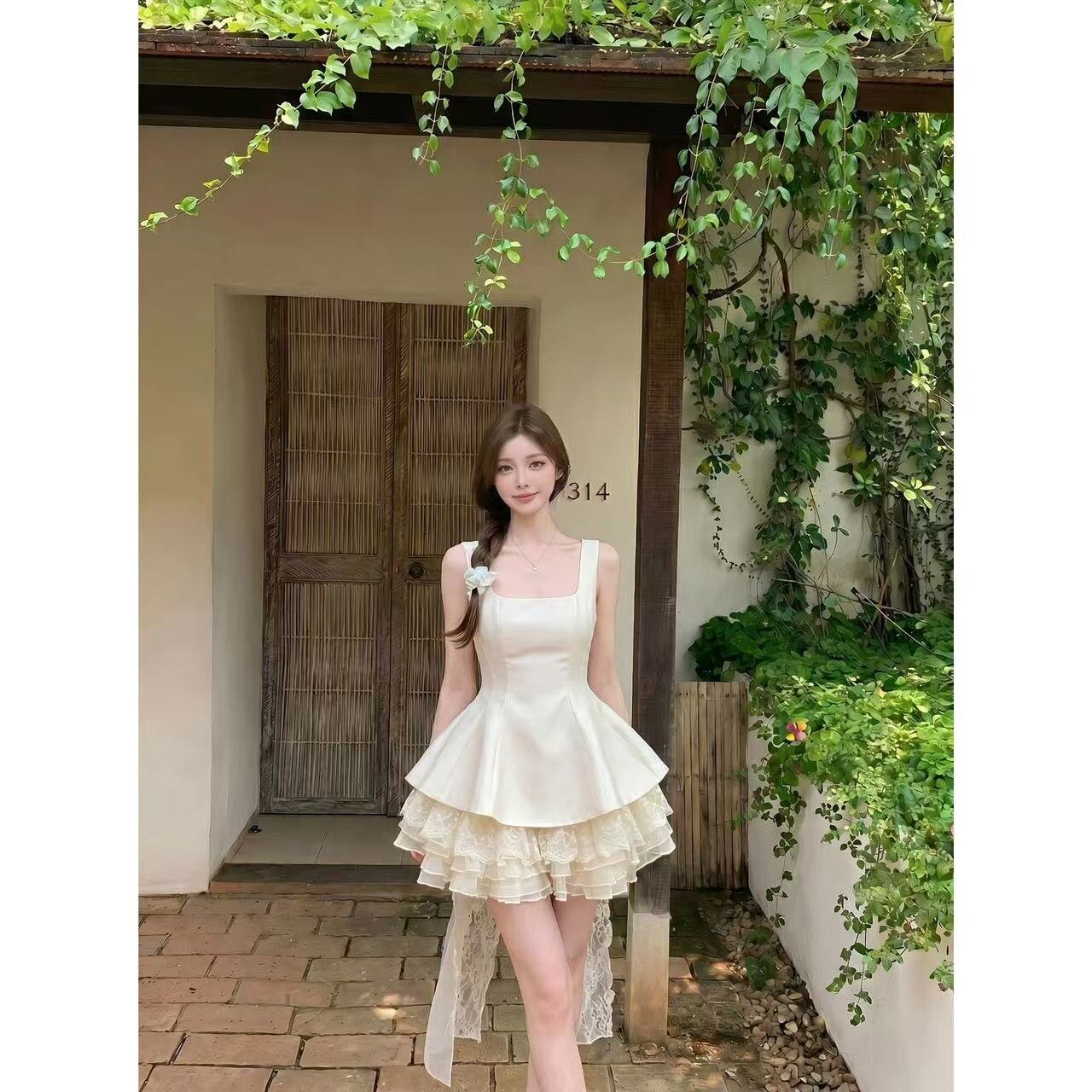 千金风法式甜美吊带连衣裙女2026新款夏季收腰显瘦蕾丝蓬蓬公主裙