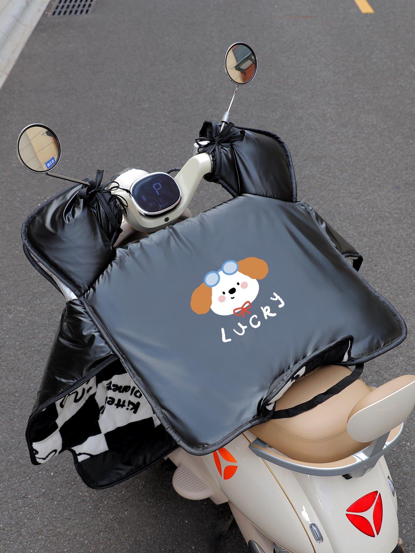 睡衣法莱绒2025新款电动车挡风被冬季加绒加厚pu防水电瓶车防风罩