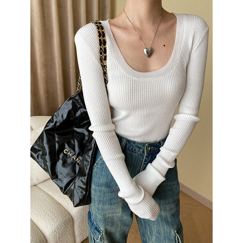 纸片人秋冬法式大U领修身收腰显瘦毛衣打底针织衫