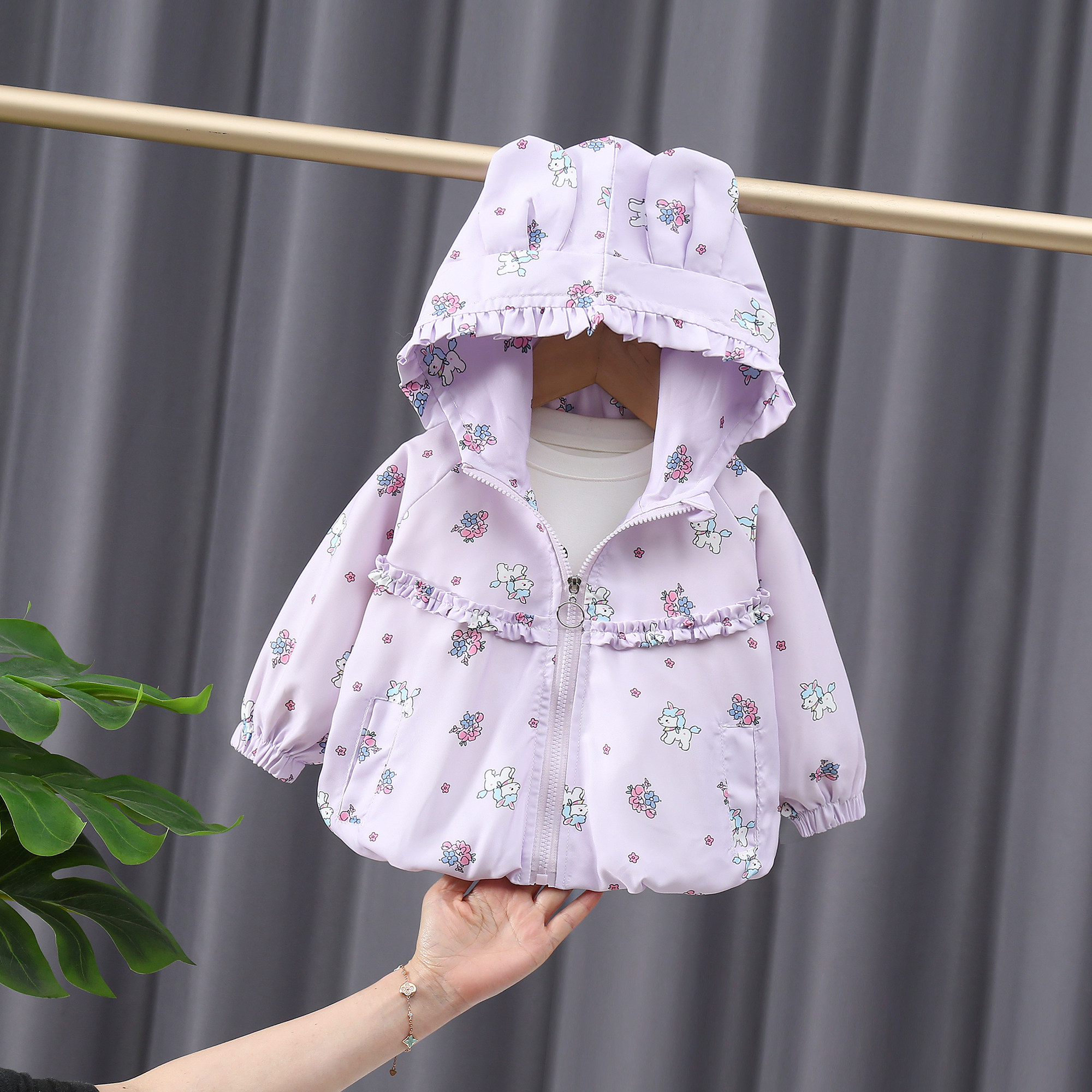 女童外套巨好看卡通可爱衣服洋气穿搭春秋婴儿上衣小宝宝春装风衣