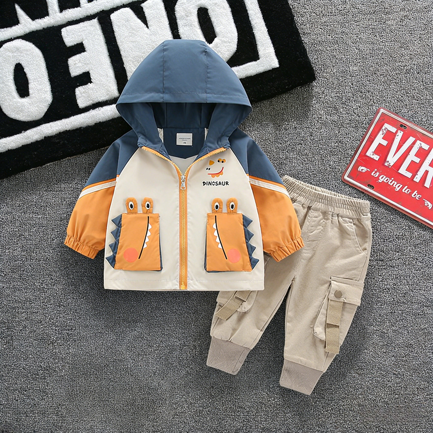 男童卡通恐龙外套套装洋气2026新款春秋季儿童衣服工装裤两件套潮