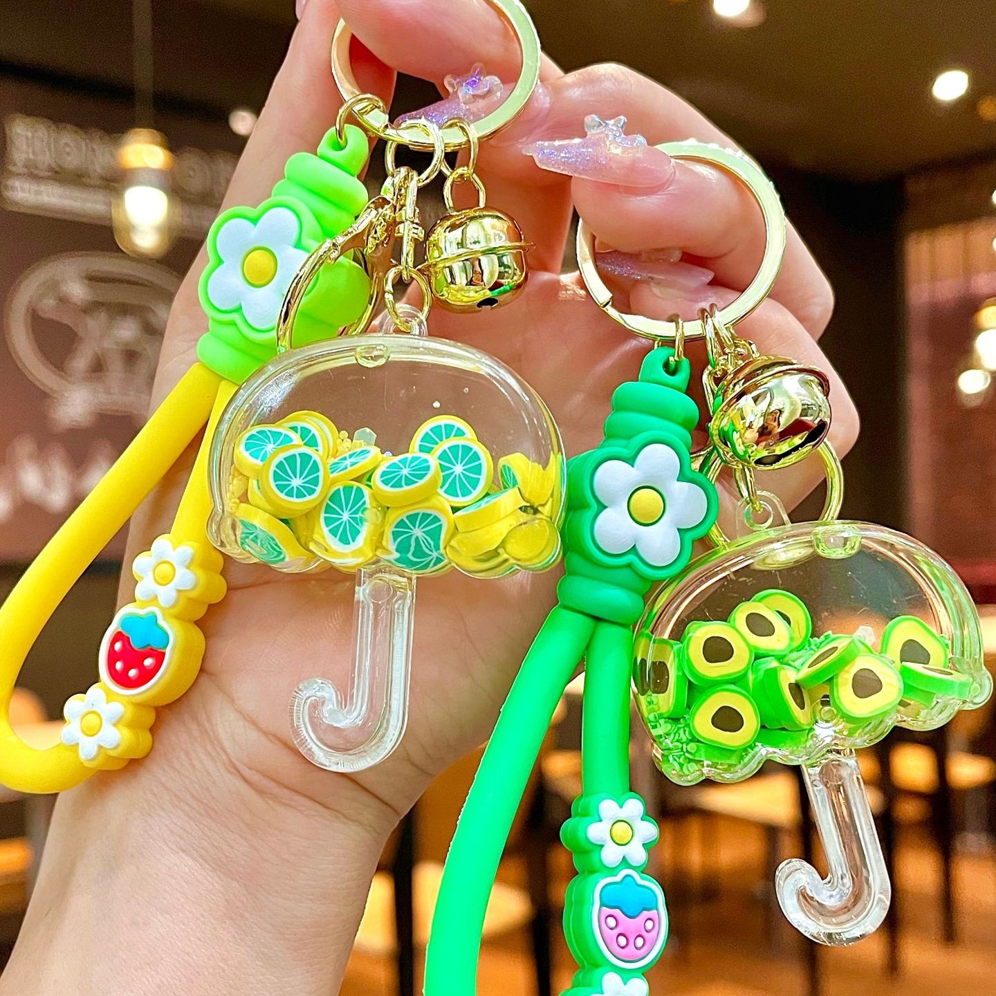 网红水果流沙瓶钥匙链入油草莓柠檬葡萄苹果牛油果雨伞挂件钥匙扣