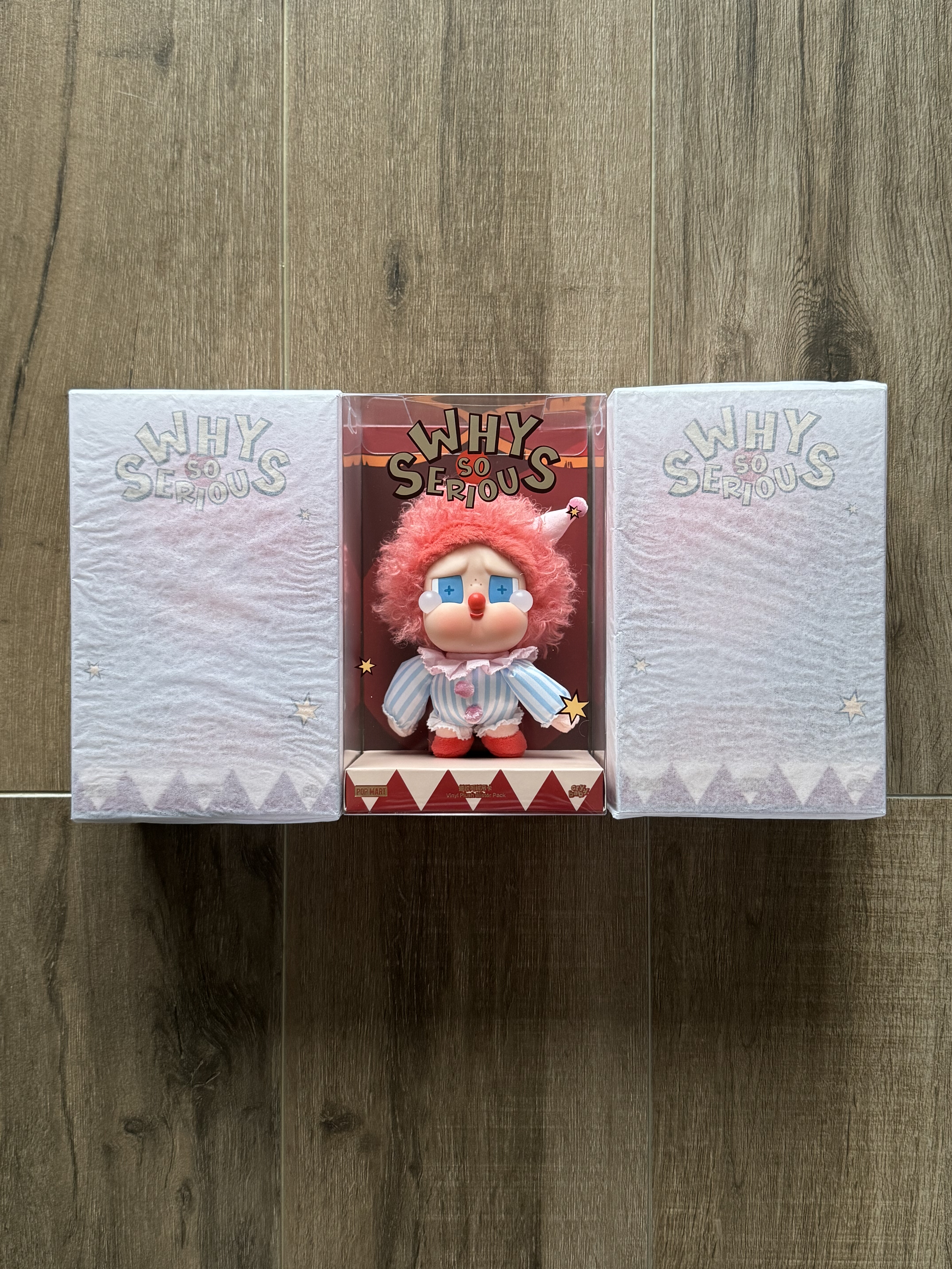 WHY SO SERIOUS CRYBABY 万圣节哭娃粉色爆炸头小丑搪胶毛绒 吊卡