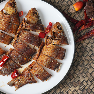 丽华园酒店大师主理湖北特产香酥小鲫鱼新鲜传统手工即食下酒小菜