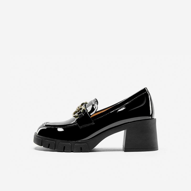 Nine West/玖熙2025年新款春季高跟乐福鞋女方头马衔扣饰漆皮单鞋
