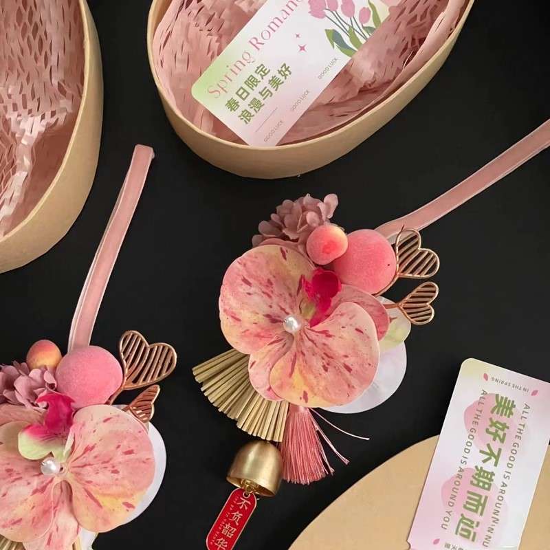 招好运桃花朵朵开创意桃子车挂件装饰喜庆小扫把葫芦龙头老大香囊