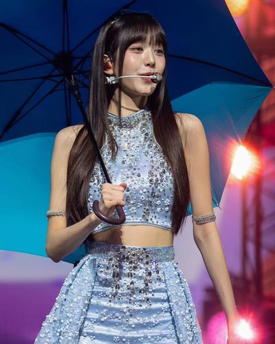 IVE打歌服张元英同款重工钉珠套