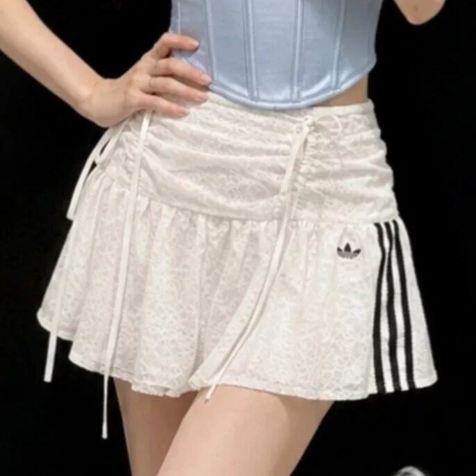 Adidas 三叶草新款黑白缎带蕾丝百褶短裙女生休闲运动 A 字半身裙