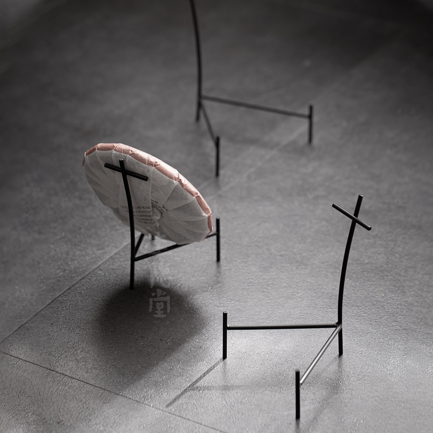 圭隐堂手工简约铁艺盘架书架餐盘支架普洱老白茶饼摆放架置物架子,餐饮具,茶道/零配,淘宝优惠券,粉丝福利购,淘宝优惠卷