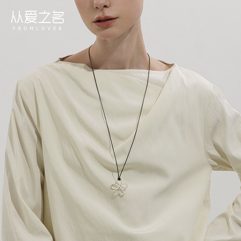 从爱之名镂空花朵项链女