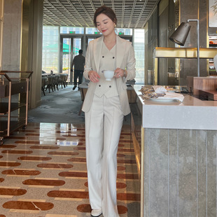 气场全开显高瘦西装三件套米白色马甲直筒裤办公主持讲师通勤套装