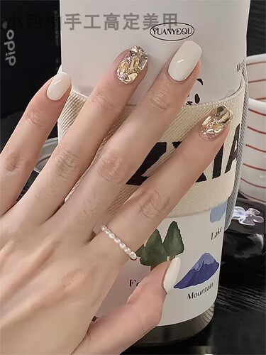 韩式奢华纯白色短款碎钻穿戴美甲