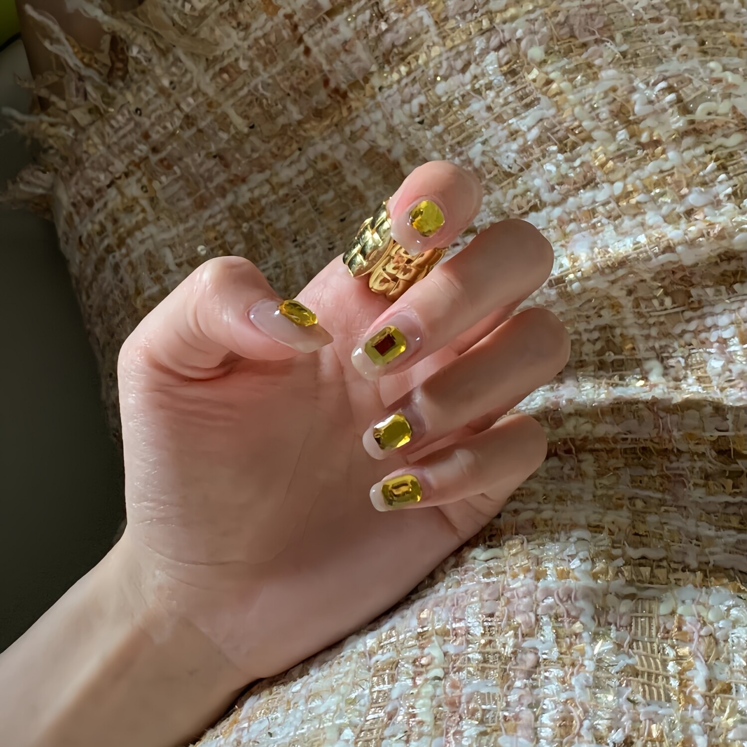 纯手工裸色穿戴甲黄宝石裸色招财金黄色满月玻璃珠新款显白假指甲