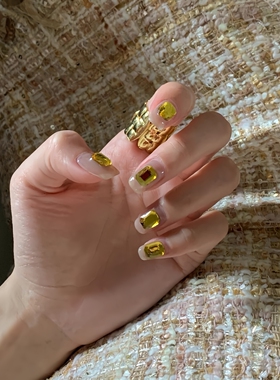 纯手工裸色穿戴甲黄宝石裸色招财金黄色满月玻璃珠新款显白假指甲