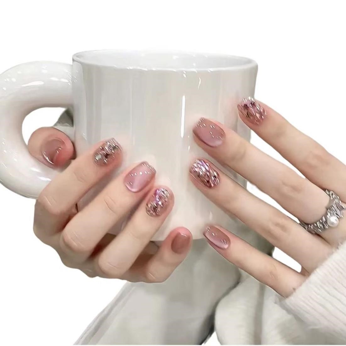 超短款粉嫩猫眼手工穿戴甲秋冬显白美甲高级感指甲贴片2025年新款