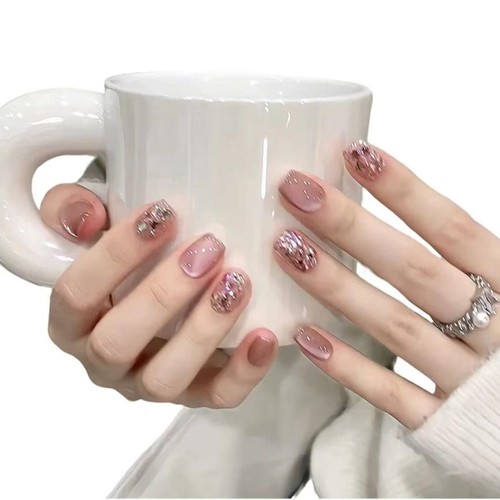 超短款粉嫩猫眼手工穿戴甲秋冬显白美甲高级感指甲贴片2025年新款