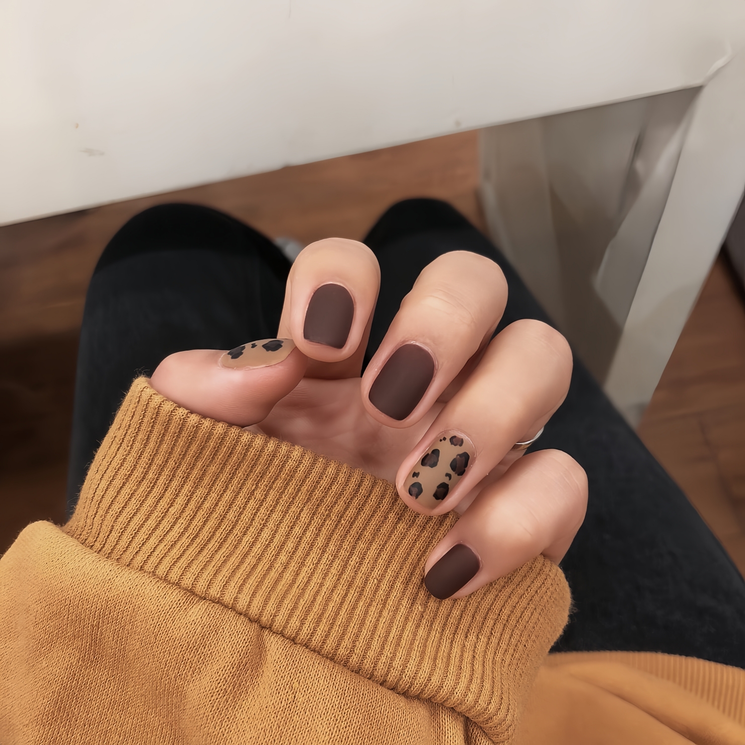 手工美甲贴片棕色豹纹磨砂穿戴甲秋冬2024年新款短款高级感甜酷