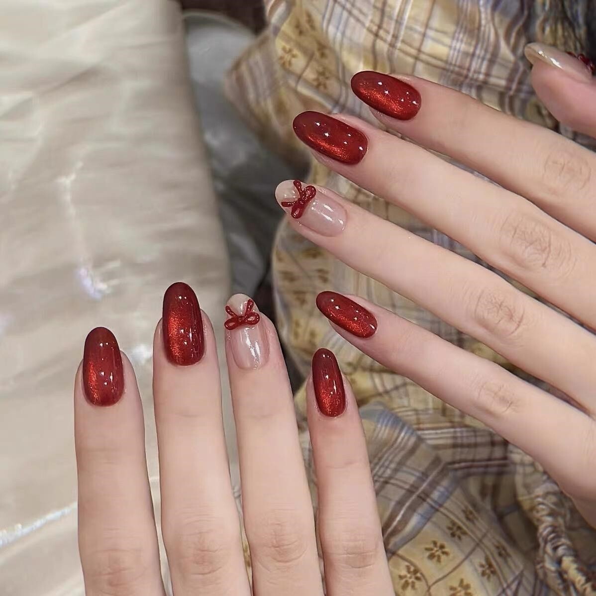 小红书手工穿戴甲新年圣诞红玻璃珠猫眼蝴蝶结美甲贴片成品可拆卸