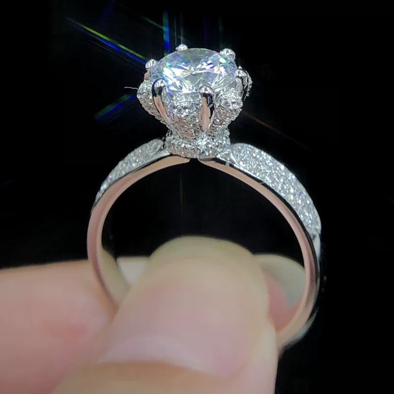 18K铂金镶嵌莫桑石1克拉冰雪皇后戒指群镶个性花朵钻戒不褪色女