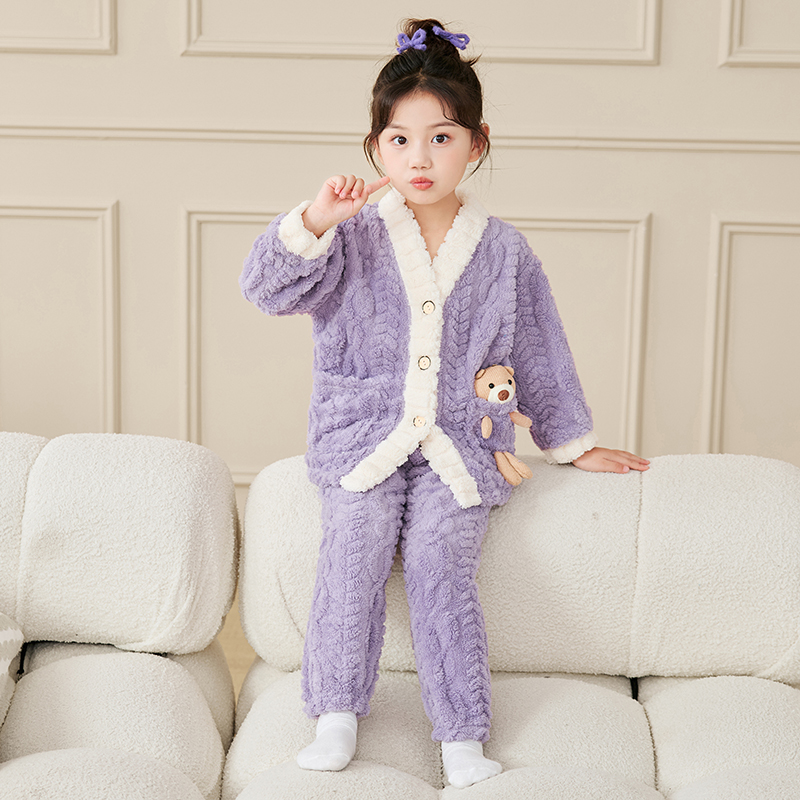 秋冬季珊瑚绒儿童睡衣套装