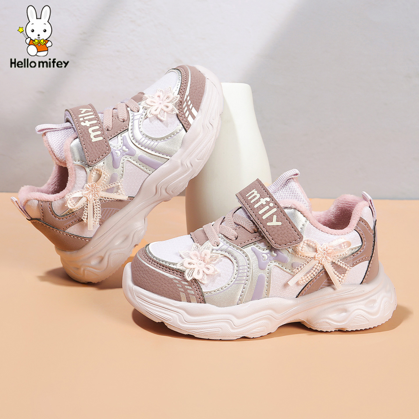 班纳米菲冬季女童加绒运动鞋