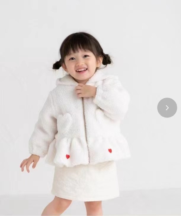 日单小木马cottoli爱心连帽羊羔毛花边下摆拉链爱心口袋开衫外套