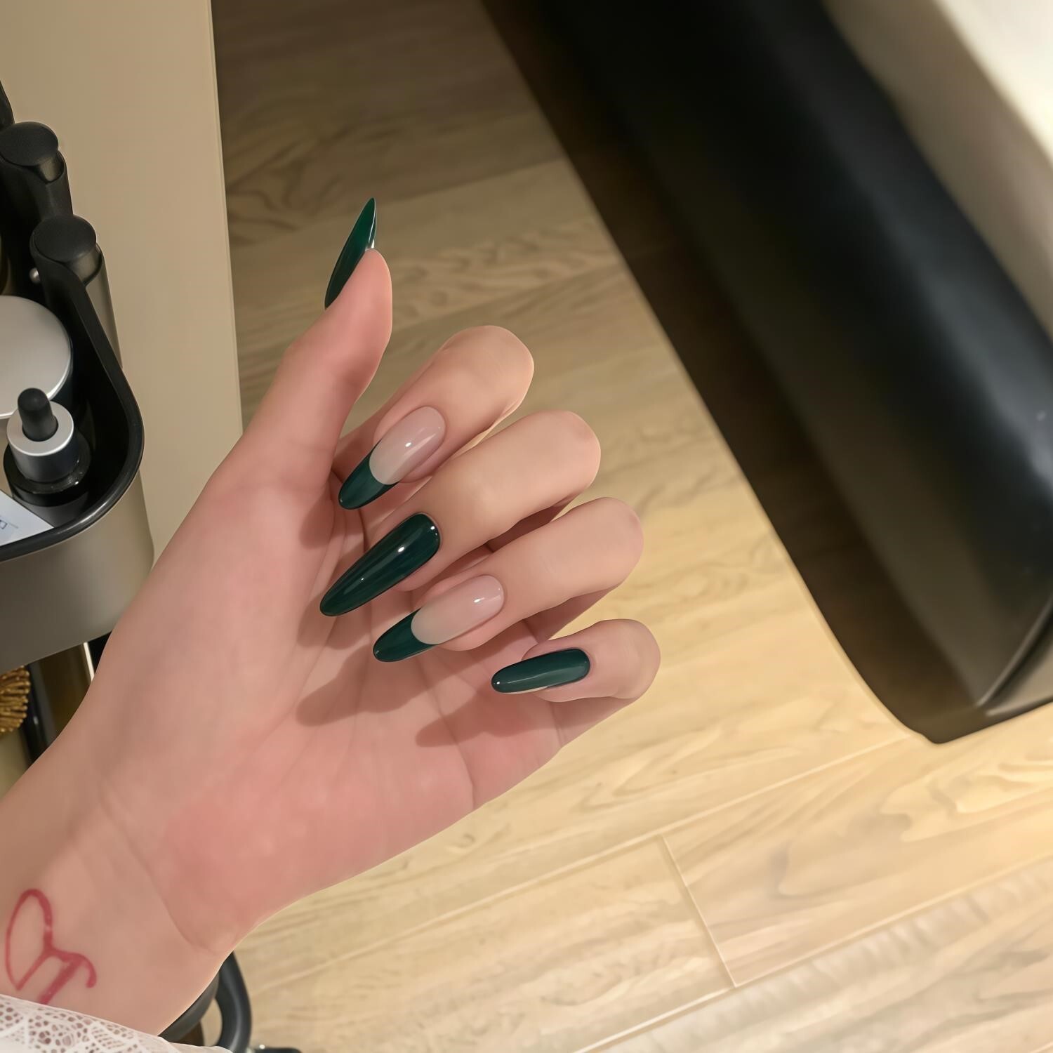 小红书同款纯手工穿戴甲欧美法式绿色气质高雅百搭款美甲婚纱照