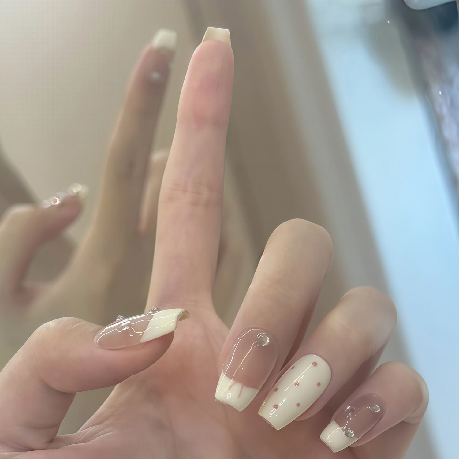 纯手工奶白色波点法式穿戴甲ins甜美闪钻短款可爱少女心美甲贴片