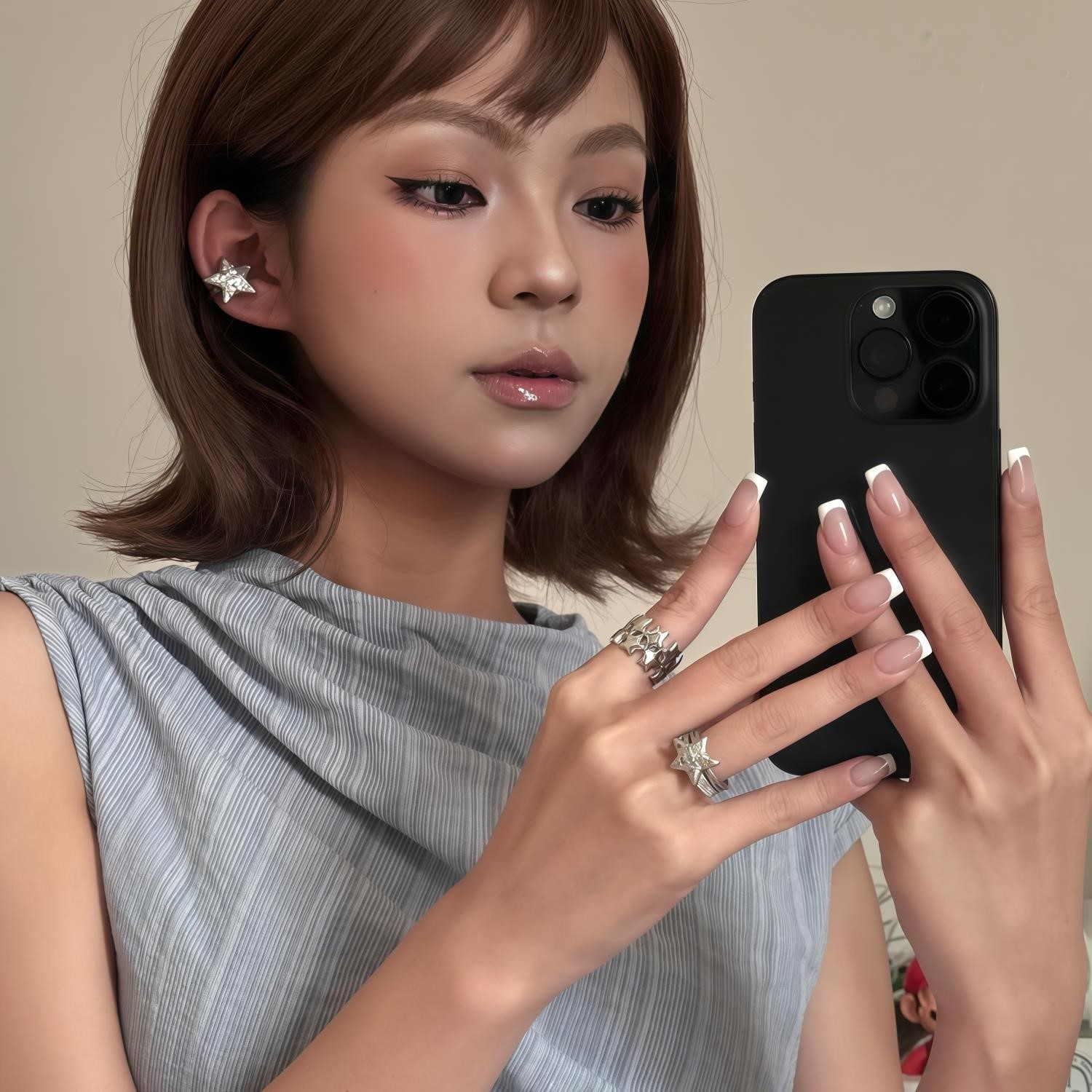 海莉同款法式极光穿戴甲短梯美甲高级感气质手工显白法式美甲婚甲