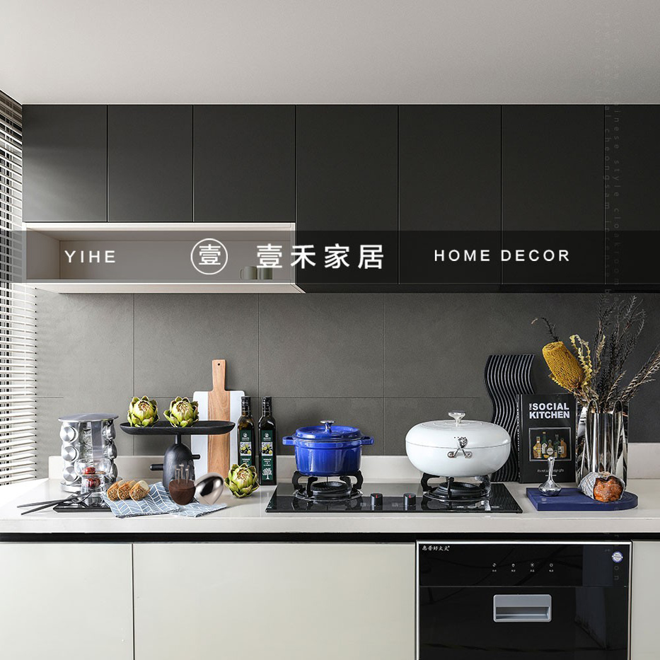 样板房厨房台面蓝色基调饰品摆件