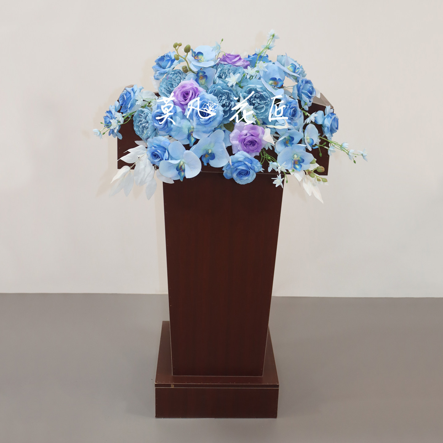 讲台花仿真花演讲台花束主席台假花挂式下垂仿真绢花会议桌花摆花