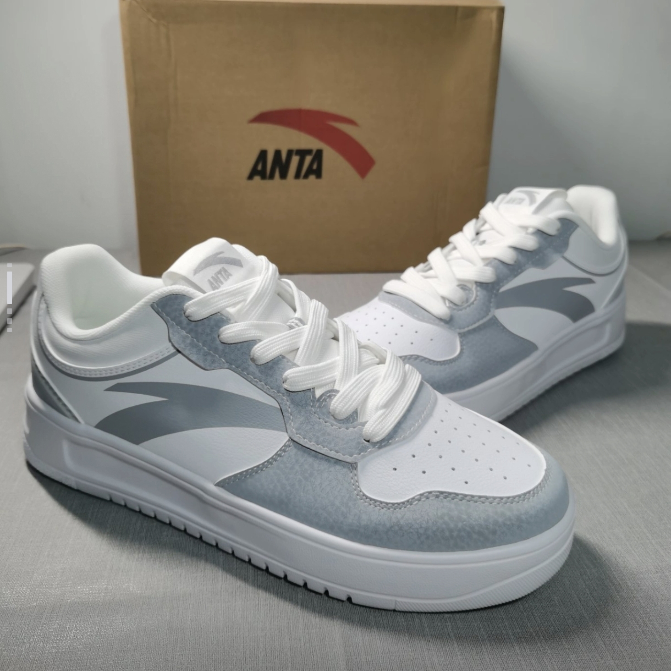 安踏轻松板鞋男鞋舒适透气小白鞋男款厚底增高休闲板鞋