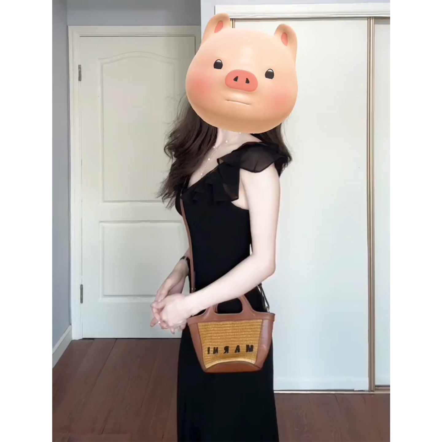 赫本风黑色蕾丝V领收腰连衣裙