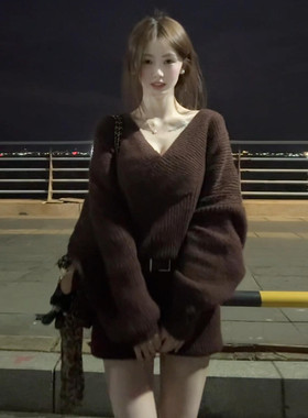 美拉德棕色v领针织毛衣连衣裙子女秋冬季2025新款大衣内搭包臀裙