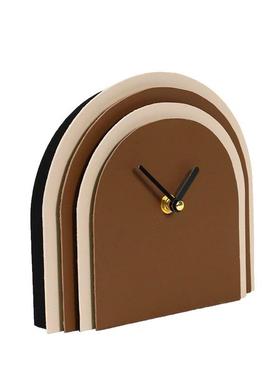 现代轻奢艺术拱形皮革钟台上钟表摆件样板间售楼处客厅软装饰品